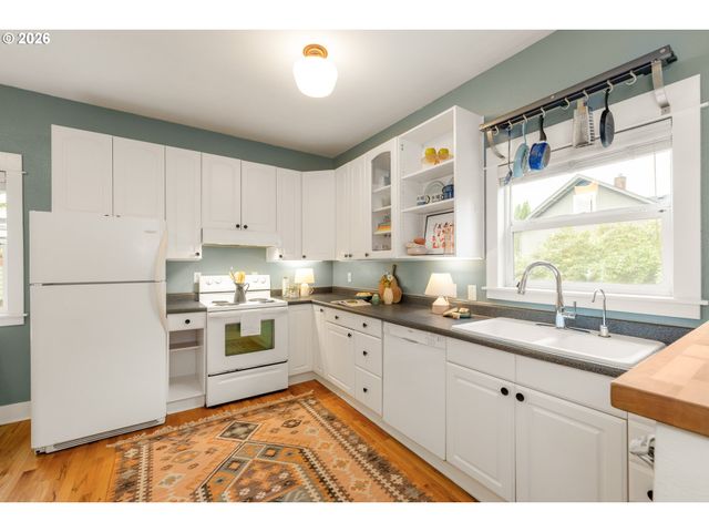 522 Ne SUMNER St, Portland, OR 97211