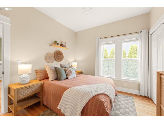 522 Ne SUMNER St, Portland, OR 97211