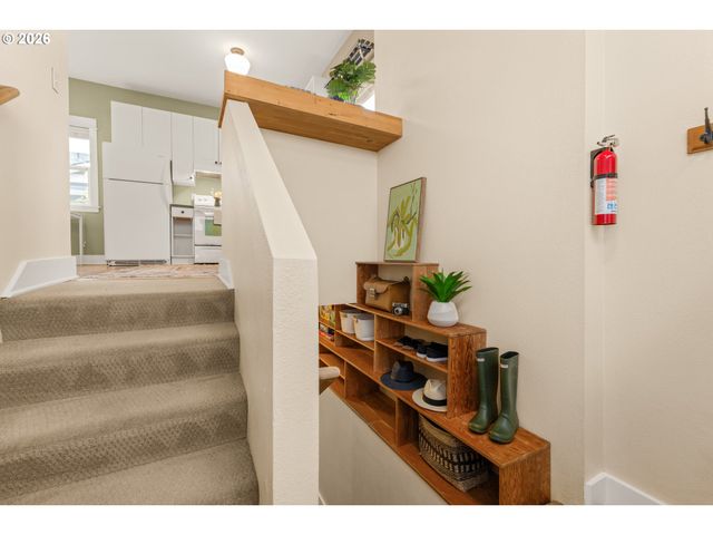 522 Ne SUMNER St, Portland, OR 97211