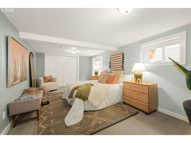 522 Ne SUMNER St, Portland, OR 97211
