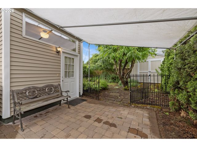 522 Ne SUMNER St, Portland, OR 97211