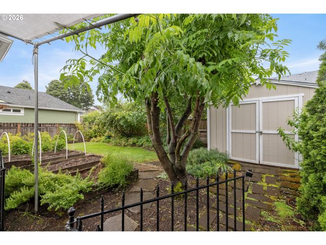 522 Ne SUMNER St, Portland, OR 97211