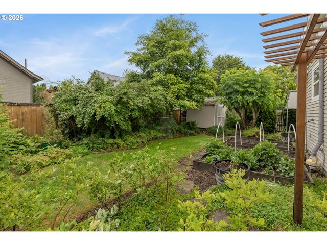 522 Ne SUMNER St, Portland, OR 97211