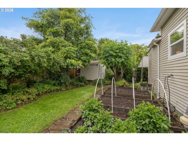522 Ne SUMNER St, Portland, OR 97211
