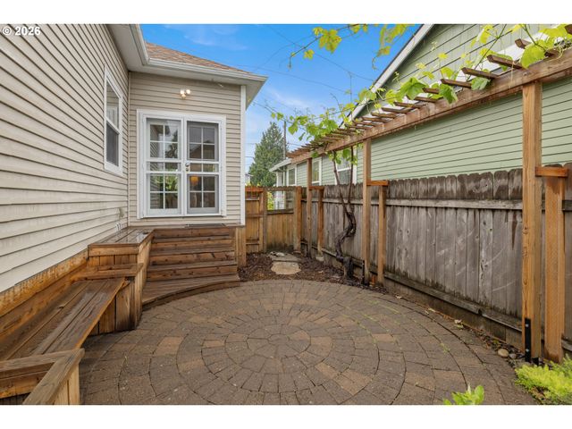 522 Ne SUMNER St, Portland, OR 97211