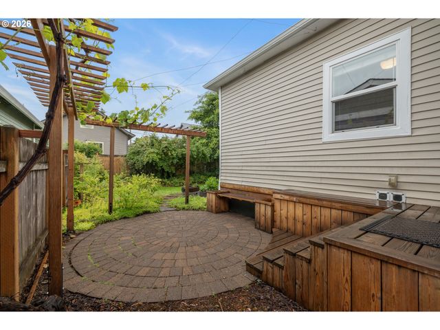 522 Ne SUMNER St, Portland, OR 97211