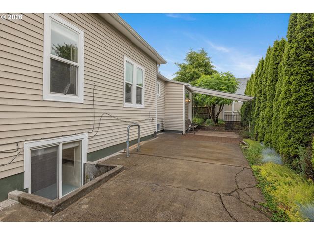 522 Ne SUMNER St, Portland, OR 97211
