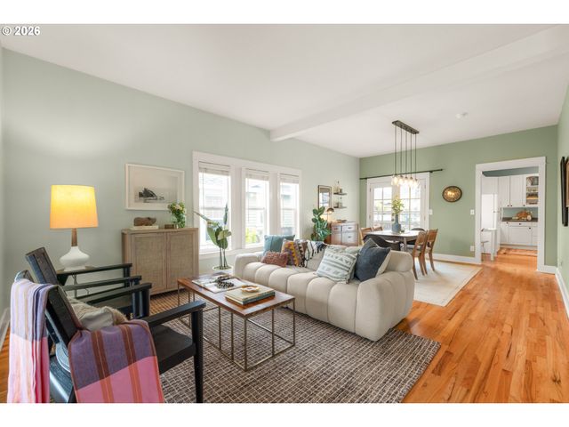 522 Ne SUMNER St, Portland, OR 97211