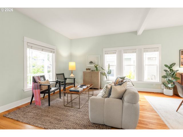 522 Ne SUMNER St, Portland, OR 97211