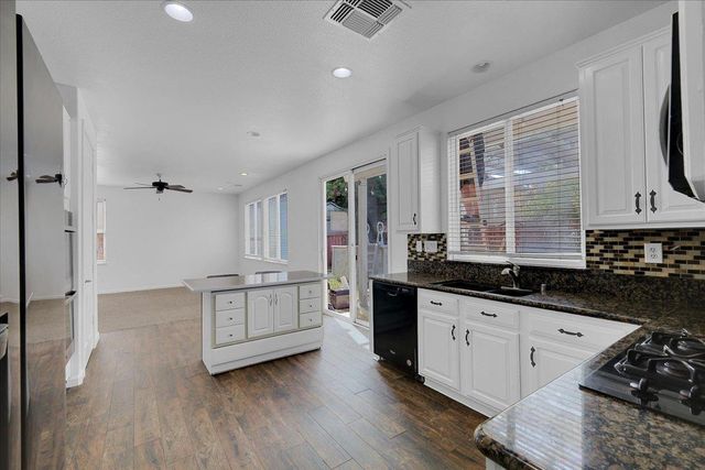 1670 Guildford Way, Plumas Lake, CA 95961