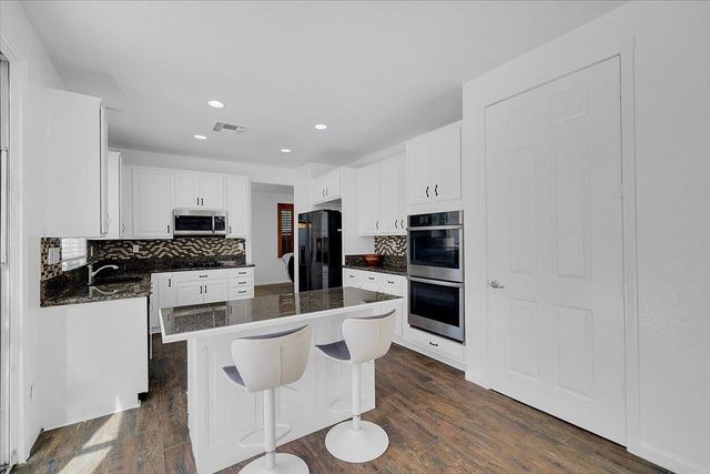 1670 Guildford Way, Plumas Lake, CA 95961