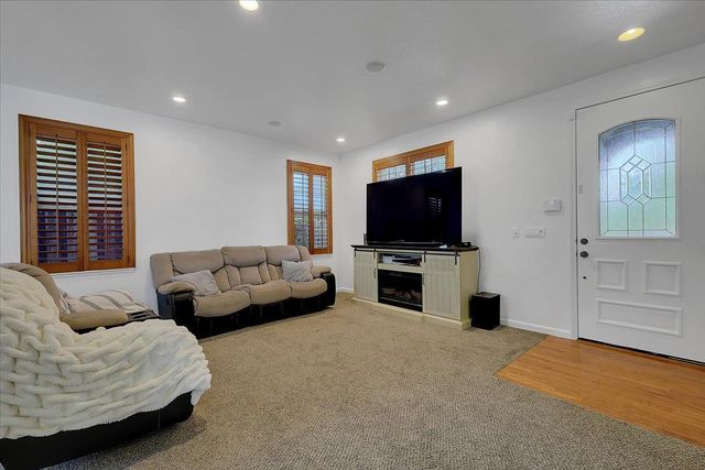 1670 Guildford Way, Plumas Lake, CA 95961