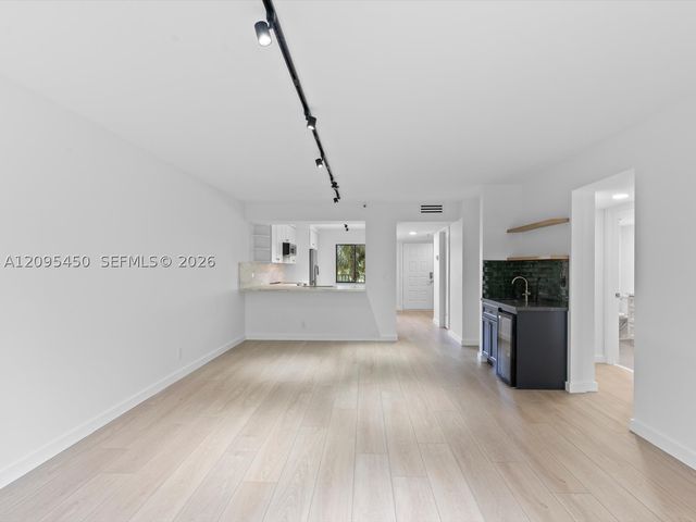 2200 S Cypress Bend Dr 303, Pompano Beach, FL 33069