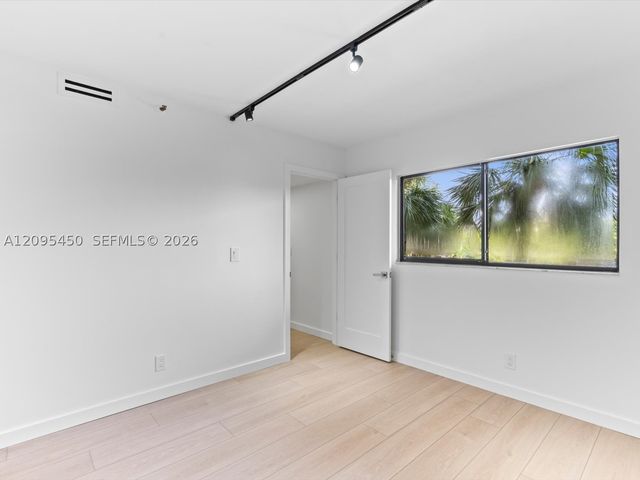 2200 S Cypress Bend Dr 303, Pompano Beach, FL 33069