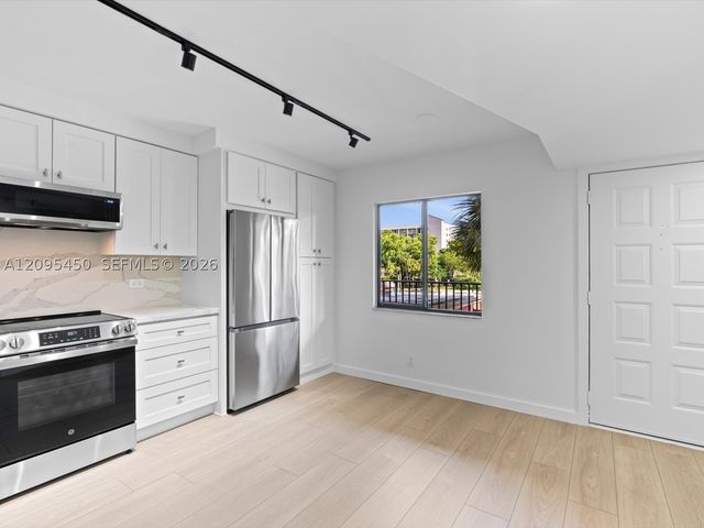 2200 S Cypress Bend Dr 303, Pompano Beach, FL 33069