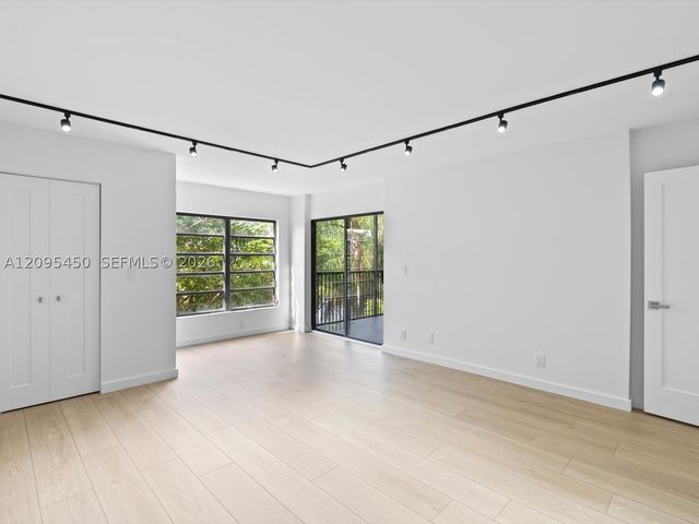 2200 S Cypress Bend Dr 303, Pompano Beach, FL 33069