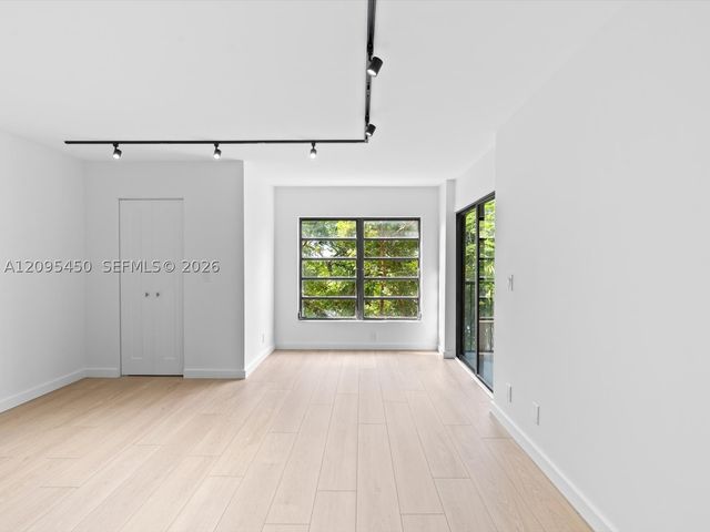 2200 S Cypress Bend Dr 303, Pompano Beach, FL 33069