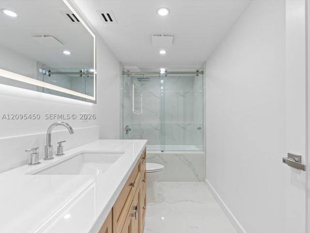 2200 S Cypress Bend Dr 303, Pompano Beach, FL 33069