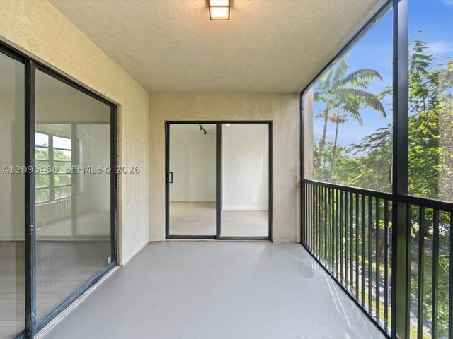2200 S Cypress Bend Dr 303, Pompano Beach, FL 33069