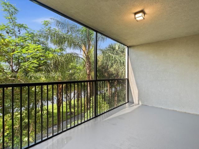 2200 S Cypress Bend Dr 303, Pompano Beach, FL 33069