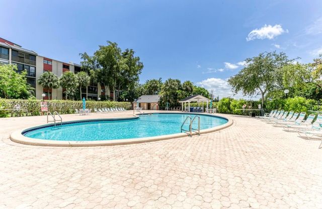 2200 S Cypress Bend Dr 303, Pompano Beach, FL 33069