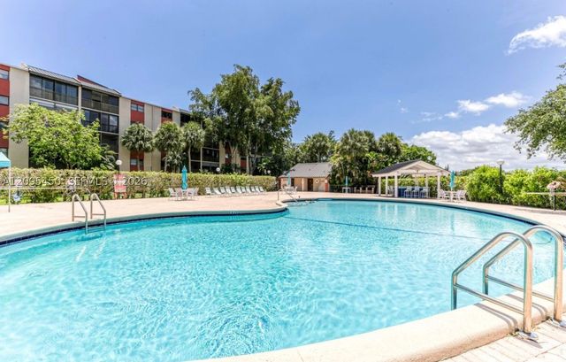 2200 S Cypress Bend Dr 303, Pompano Beach, FL 33069