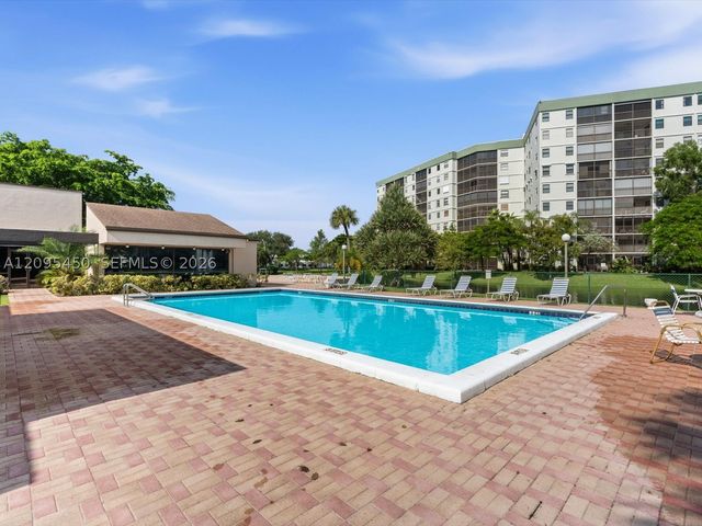 2200 S Cypress Bend Dr 303, Pompano Beach, FL 33069