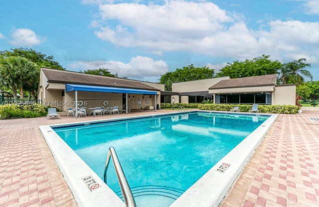 2200 S Cypress Bend Dr 303, Pompano Beach, FL 33069