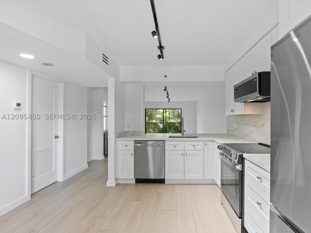 2200 S Cypress Bend Dr 303, Pompano Beach, FL 33069