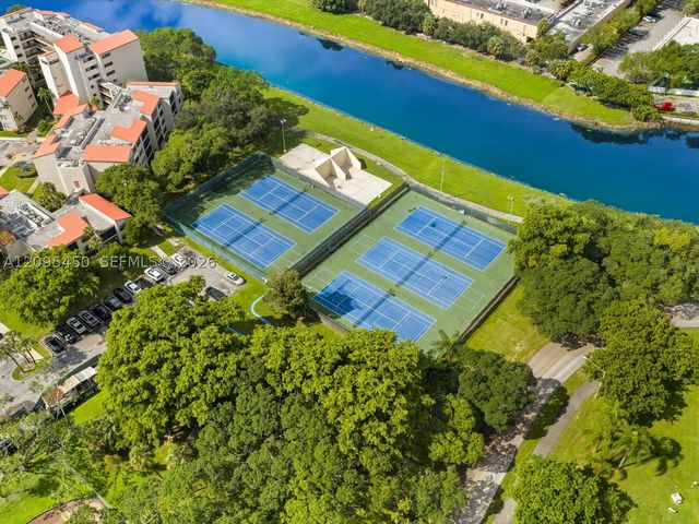 2200 S Cypress Bend Dr 303, Pompano Beach, FL 33069