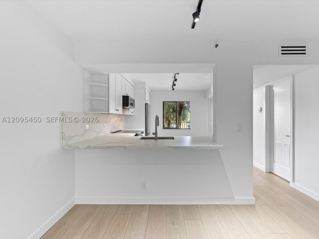 2200 S Cypress Bend Dr 303, Pompano Beach, FL 33069