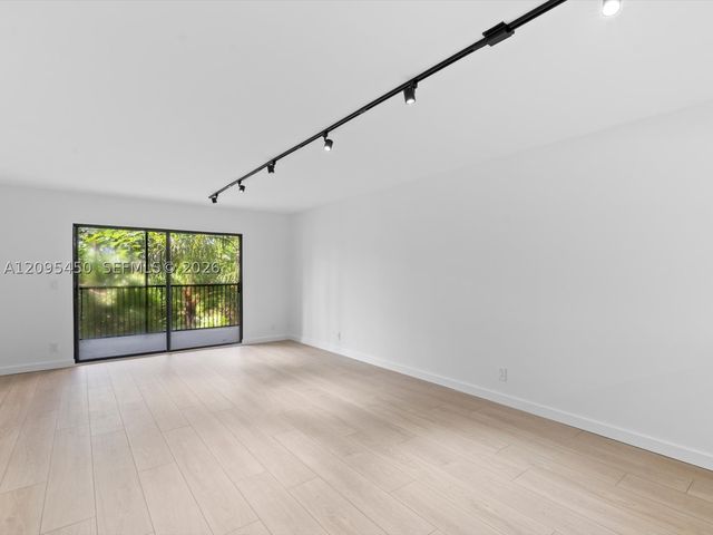 2200 S Cypress Bend Dr 303, Pompano Beach, FL 33069