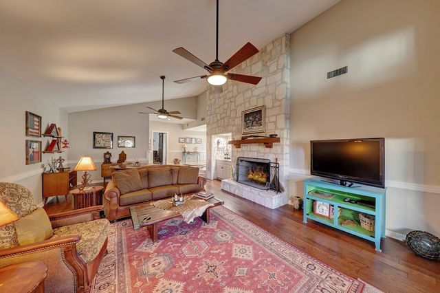 356 Englewood Dr, Kerrville, TX 78028