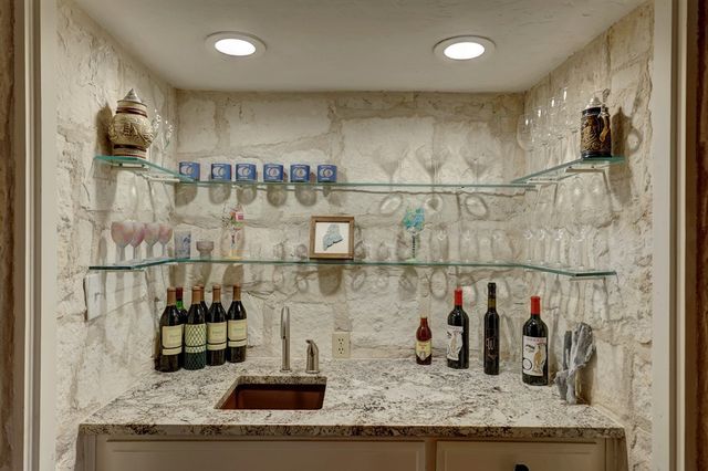 356 Englewood Dr, Kerrville, TX 78028