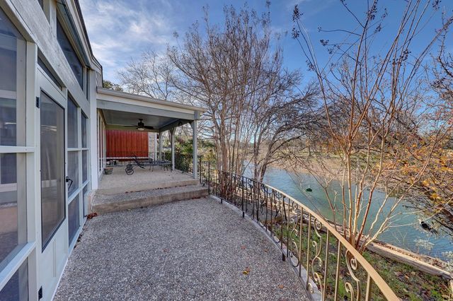 356 Englewood Dr, Kerrville, TX 78028