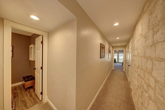 356 Englewood Dr, Kerrville, TX 78028