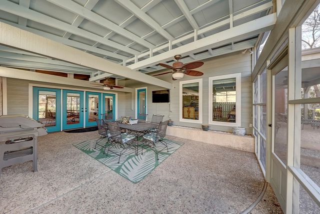 356 Englewood Dr, Kerrville, TX 78028