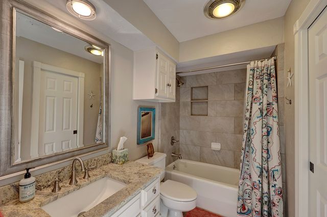 356 Englewood Dr, Kerrville, TX 78028