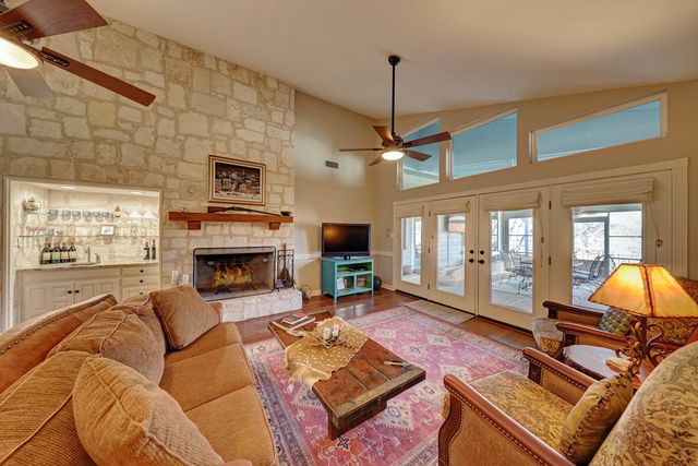 356 Englewood Dr, Kerrville, TX 78028