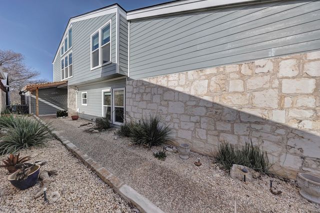 356 Englewood Dr, Kerrville, TX 78028
