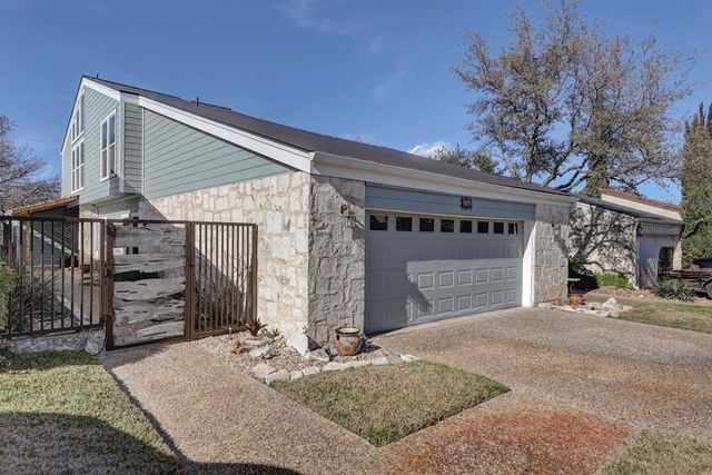 356 Englewood Dr, Kerrville, TX 78028