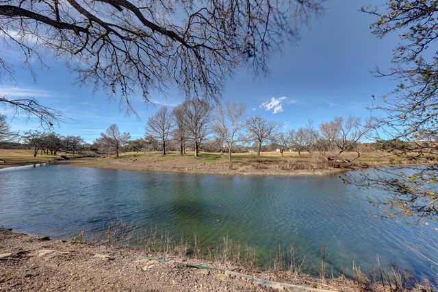 356 Englewood Dr, Kerrville, TX 78028