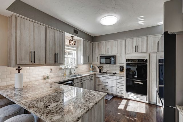 356 Englewood Dr, Kerrville, TX 78028