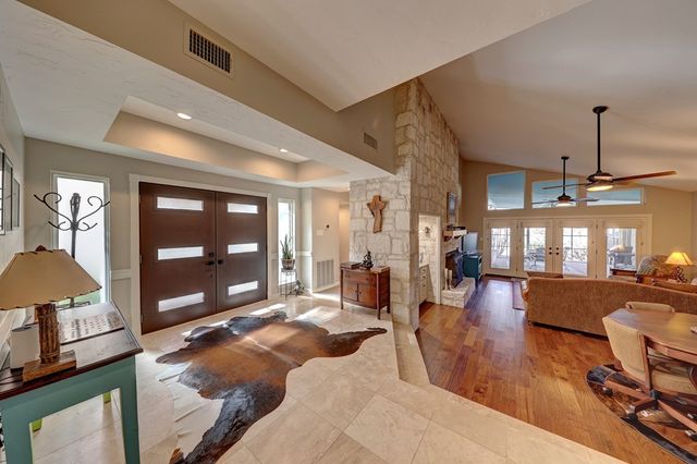 356 Englewood Dr, Kerrville, TX 78028