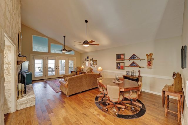 356 Englewood Dr, Kerrville, TX 78028
