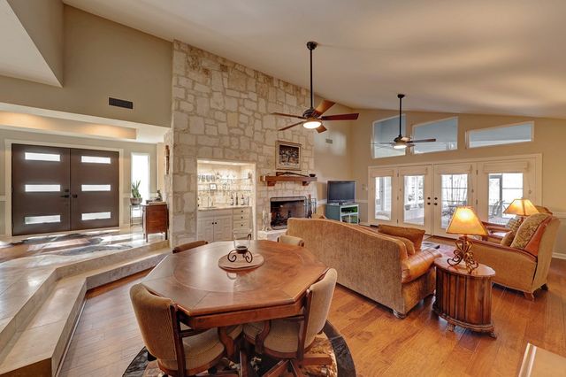 356 Englewood Dr, Kerrville, TX 78028