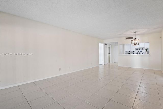 303 Racquet Club Rd 204, Weston, FL 33326