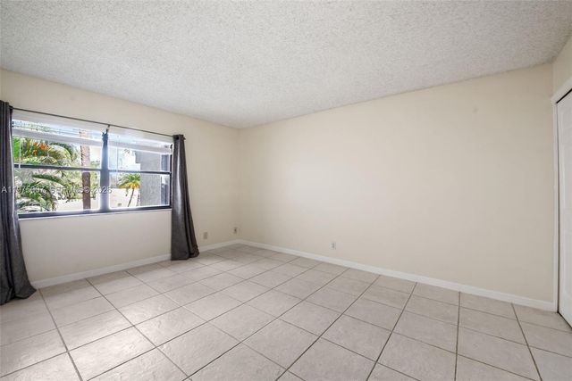 303 Racquet Club Rd 204, Weston, FL 33326