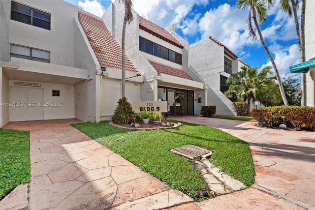 303 Racquet Club Rd 204, Weston, FL 33326