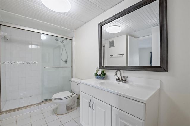 303 Racquet Club Rd 204, Weston, FL 33326